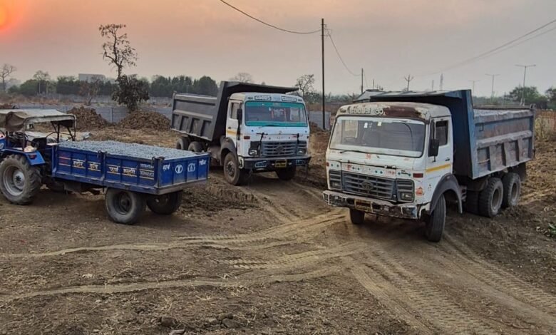 Mining Action: Major crackdown on the mining mafia in Bilaspur! 14 vehicles seized—ranging from JCBs to Hyvas.