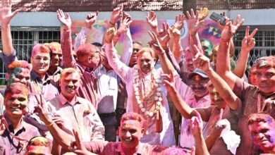 Chief Minister Sai Holi Celebration: Holi colors were splashed at the Chief Minister's residence...! Holi was played with officials and employees.