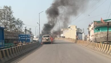 Scorpio catches fire: A moving Scorpio caught fire on Korba Overbridge...created panic...watch the video here
