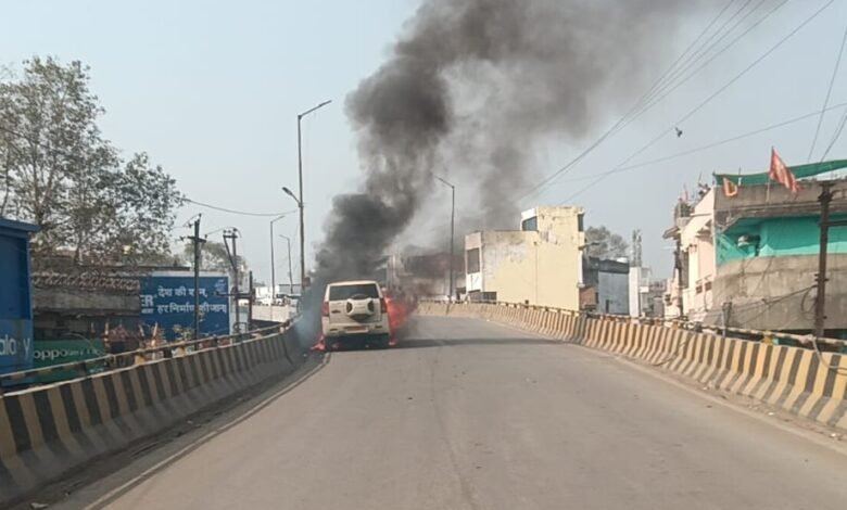 Scorpio catches fire: A moving Scorpio caught fire on Korba Overbridge...created panic...watch the video here