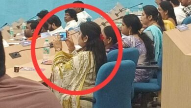 Municipal Corporation: Korba Municipal Corporation General Body Meeting... Public Interest Lost in the House... Councilor Preoccupied with Recording Videos... Watch VIDEO Here.