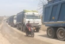 Villagers Protest: Fed-up villagers vent their fury over clouds of ash! Indefinite strike in Korba... NTPC transport operations grind to a halt.
