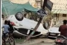 Accident: Car collides with electric pole in Pandri police station area… 2 youths seriously injured… watch video here