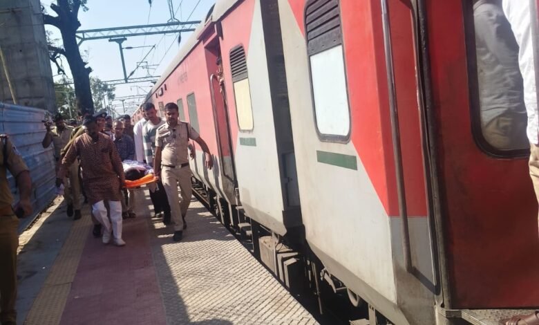 Silent Heart Attack: A tragic incident occurred in Ratlam district...! A judge's wife died in the washroom of a moving train.