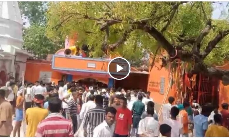 Sheetla Mata Temple Stampede: 8 Devotees Dead in Stampede at Sheetla Temple...! Several Injured... Watch VIDEO Here