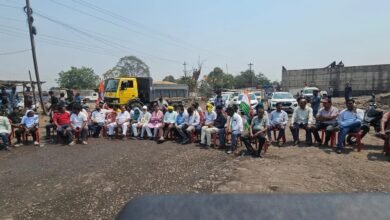 Congress Protest: Road Blockade in Korba! Congress Demonstrates on the Streets—Traffic Comes to a Standstill; Long Jam Forms on Kusmunda Road.