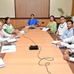Oil Companies: A major step forward regarding the availability of gas and fuel...! Food Secretary Reena Kangale held a meeting with oil companies...toll-free number released.