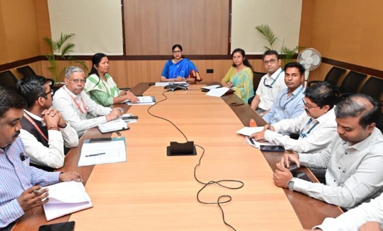 Oil Companies: A major step forward regarding the availability of gas and fuel...! Food Secretary Reena Kangale held a meeting with oil companies...toll-free number released.