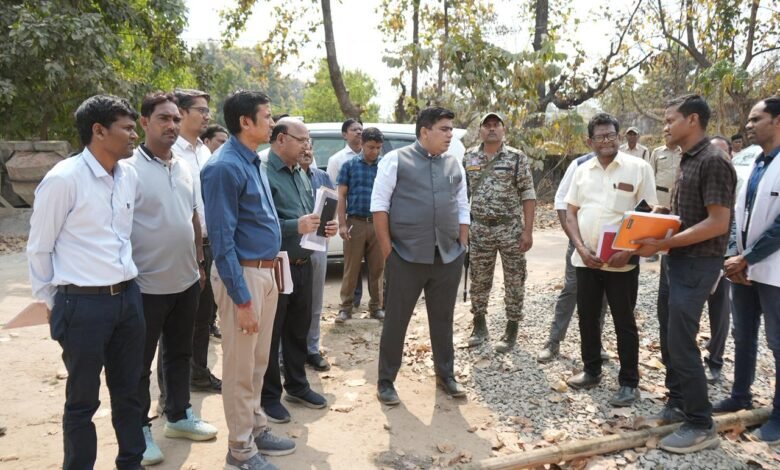 Notice Issued: Collector Kunal Dudawat inspected the ongoing works...Instructions to issue notice to the contractor for negligence