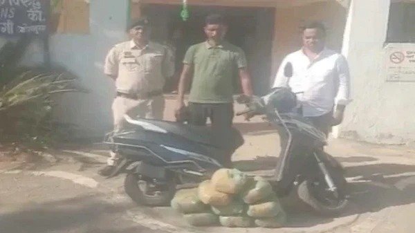 Ganja Smuggling: Police constable's name surfaces in marijuana smuggling case... Two accused arrested... constable absconding