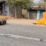 Petrol Rumor: Tragic Accident in Garhwa...! Youth returning after stocking up on petrol burns to death... Moped struck by a car... Youth burned alive.