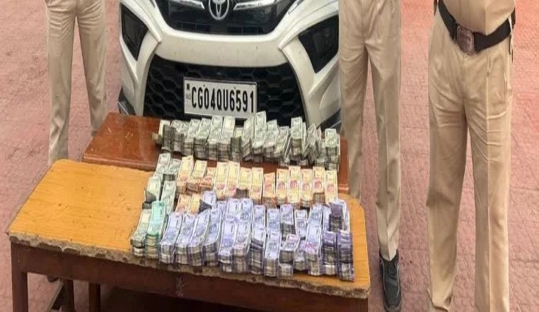 Cash Seizure: Major Operation at Mahasamund Border...! ₹47.50 Lakh in Cash Seized... 4 Arrested.
