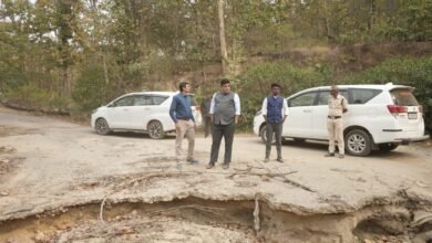 Collector Inspection: Collector inspects Lemru-Shyang road...! Fears of a possible accident... PWD instructed to repair immediately.