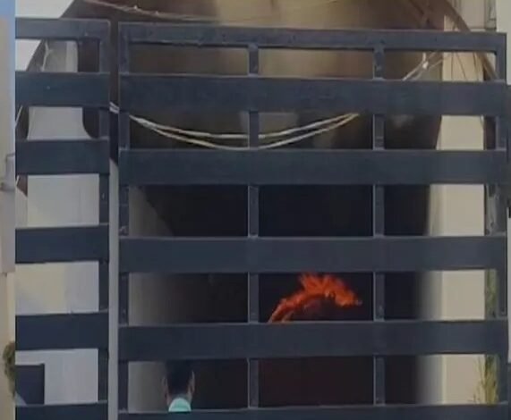 Hotel Fire: Sudden blaze at a capital city hotel! Flames reach the first floor... Firefighting teams engaged in extinguishing the fire... Watch VIDEO here.