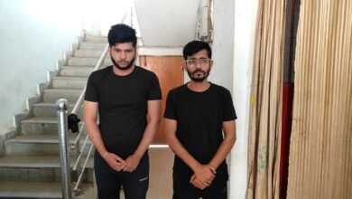 Loot Case: A trailer driver was robbed by impersonating police officers…! Police arrested two suspects within hours… and seized cash.