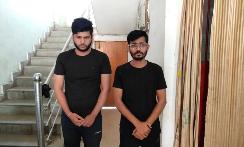 Loot Case: A trailer driver was robbed by impersonating police officers…! Police arrested two suspects within hours… and seized cash.