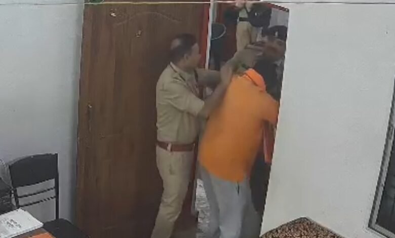 Bilaspur Slapping Incident: Complainant Slapped 20 Times for Asking Questions at Ratanpur Police Station...! ASI Accused of Bribery.