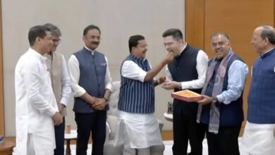 AAP Crisis: The Biggest Rebellion Within AAP...! Raghav Chadha Joins BJP... Takes 7 Out of 10 MPs With Him... Nitin Nabin Offers Sweets.