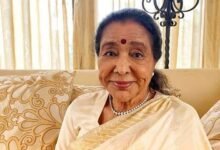 Pray for Asha Bhosle: Breaking News... Asha Bhosle Suffers Heart Attack... Admitted to Mumbai Hospital... Family Present by Her Side.