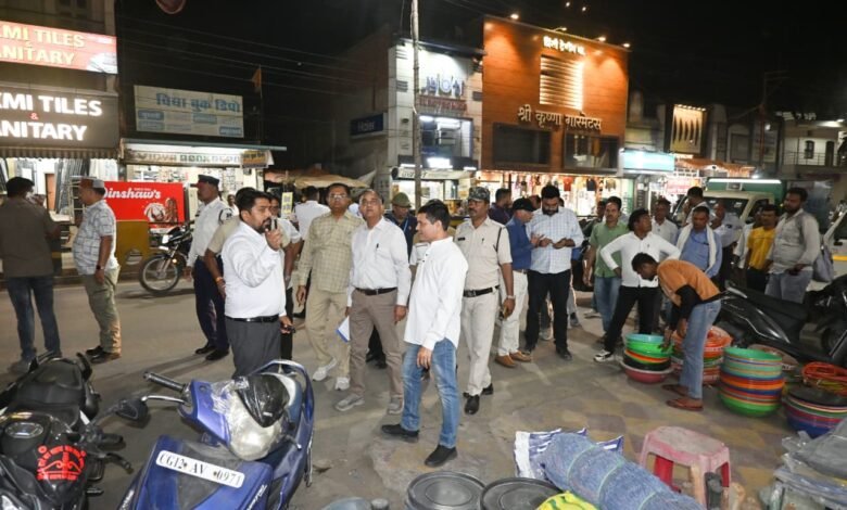 Korba Municipal Action: Strict Crackdown on Encroachment in Korba! 40-Foot Road Reduced to 4 Feet—Commissioner Issues Stern Reprimand.