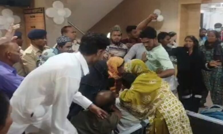 Navkar Hospital: Uproar at Raipur's Navkar Hospital! Physical altercation breaks out between the deceased woman's maternal and in-laws' families following her death.