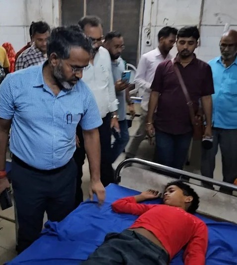 Food Poisoning: Chaos Erupts After Eating Golgappas...! One Child Dead, 36 Fall Ill... Panic Grips the Village.