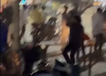 Korba Viral Fight Video: Two Groups Clash Outside Liquor Shop! Sticks, Kicks, and Punches Fly... 3 Arrested.