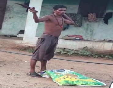 Daylight Murder: A spine-chilling crime in Bundeli village, Korba! A young man murders his wife and wanders through the village carrying her severed head—spreading terror across the region.