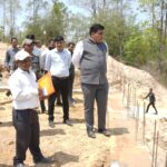 Anicut Inspection: Collector Inspects Under-Construction Anicut at Tendubhantha! Directs Completion of High-Quality Work Within the Stipulated Timeframe.