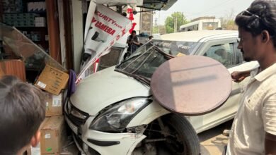 Drunk Driving Case: Major Disaster Averted in Korba! Speeding Car Crashes into Mobile Shop While Driver Was Intoxicated—Sparks Panic.