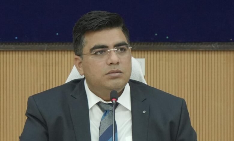 Korba Collector Takes Action: Village Plunged in Darkness for 3 Months...! Collector Intervenes... Directs Action Against Sub-Engineer.