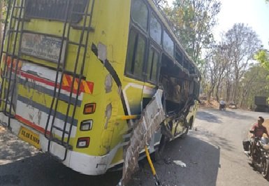 Bus Accident: Major Road Accident in Korba...! Trailer Collides with Bus Packed with Passengers... Several Injured.