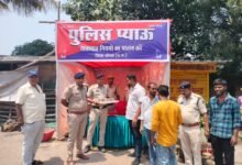 Korba Police Initiative: Amidst the scorching heat in Korba, the police become a 'Shade of Relief'! A public water kiosk has been opened at Sarvamangala Chowk—the TI himself served water.
