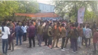 Sanitation Workers: Lathi-charge on sanitation workers staging a sit-in protest... Piles of garbage in the streets... Door-to-door collection remains suspended for the third consecutive day.