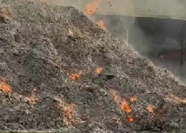 Fire at Tendu Warehouse: Massive Blaze Erupts at Tendu Leaf Godown in Bijapur...! 18,000 Sacks Reduced to Ashes... Losses Exceed ₹10 Crore.
