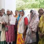 Mahtari Vandan Scheme: Mahtari Vandan vs. Liquor Shops...! Women Outraged Over Collector's Alleged Remarks... Massive Uproar at the Collectorate... Issue Heats Up During 'Jan Darshan' Session.