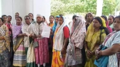 Mahtari Vandan Scheme: Mahtari Vandan vs. Liquor Shops...! Women Outraged Over Collector's Alleged Remarks... Massive Uproar at the Collectorate... Issue Heats Up During 'Jan Darshan' Session.