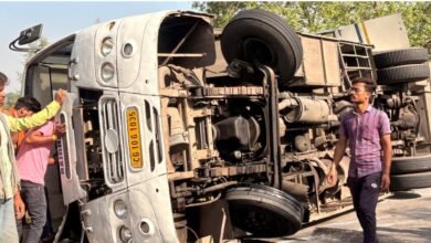 Bus Accident: Major Road Mishap in Chhattisgarh! Passenger-filled bus traveling from Korba to Saraipali overturns... Several injured.