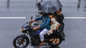 CG Weather Update: Rain Puts a Brake on the Scorching Heat of 'Nautapa'! Storms and Showers Across Several Districts... Temperatures Drop by Up to 5 Degrees.