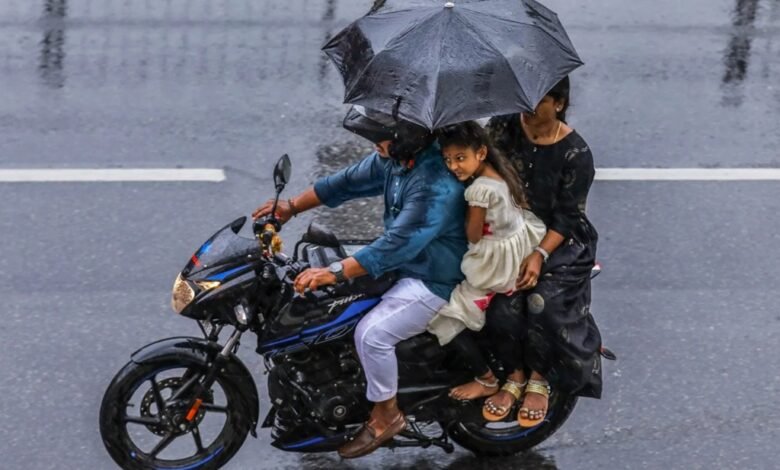 CG Weather Update: Rain Puts a Brake on the Scorching Heat of 'Nautapa'! Storms and Showers Across Several Districts... Temperatures Drop by Up to 5 Degrees.