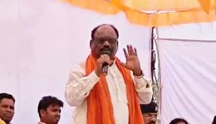 Sushasan Tihar: The stage heats up at 'Sushasan Tihar'! BJP leader exposes systemic flaws right in front of the Collector... Says: "Mr. Collector, at least have the courtesy to pick up the phone!"