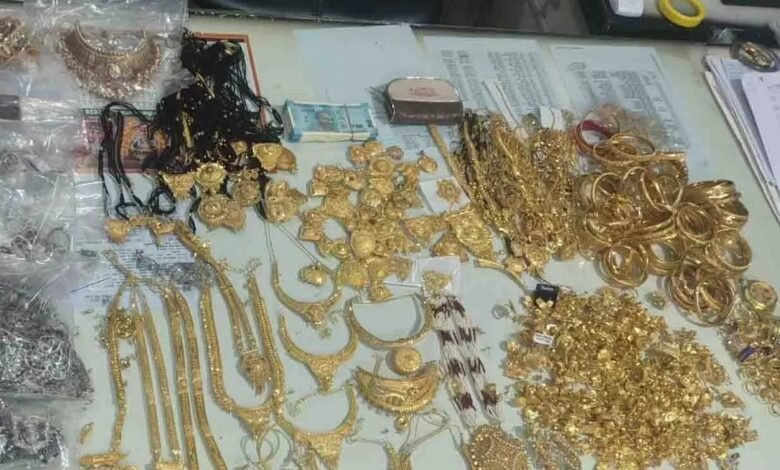 Jewellery Theft: Robbery worth lakhs at a jewellery store in Raipur! Police make a major breakthrough within 10 hours... ₹10 lakh worth of jewellery recovered.