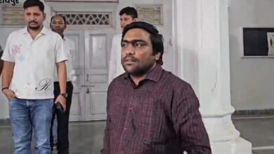 Naib Tehsildar Assault: Major Uproar in Surguja! BJP MLA Accused of Assaulting Naib Tehsildar... Clothes Torn... SDM Intervenes to Escort Him Out... Both Parties Reach Police Station.