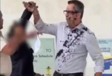 Maruti Suzuki Showroom: High-Voltage Drama at Bhilai's Maruti Showroom! Female Employee Throws Ink at CEO—Also Slaps and Kicks Him—Video Goes Viral.