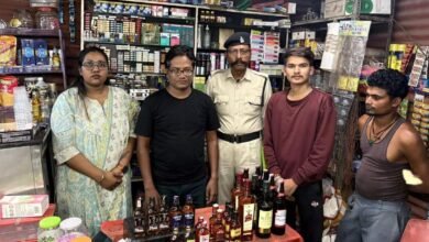 Excise Raid in Raipur: Raid on Raipur-Bilaspur Highway...! Foreign liquor and beer seized from a paan shop.