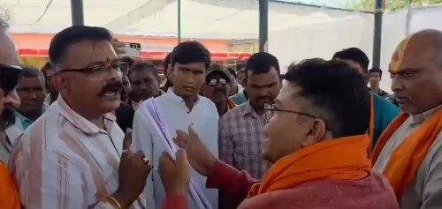 CGNews: Uproar at 'Sushasan Tihar' event... Janpad CEO accused of threatening a BJP worker... Dispute erupts in the presence of an MLA; video goes viral on social media.