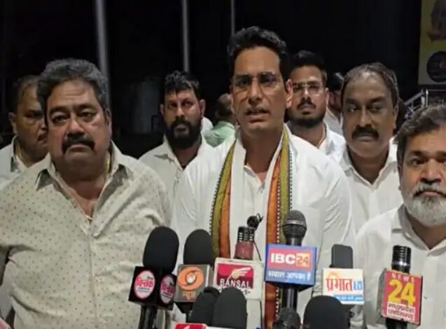Congress Protest: Major Protest by Congress in Bemetara! Case Registered Against 17 Individuals, Including Devendra Yadav; Uproar Over Staging a 'Mock Funeral Procession' for Minister Dayaldas Baghel.