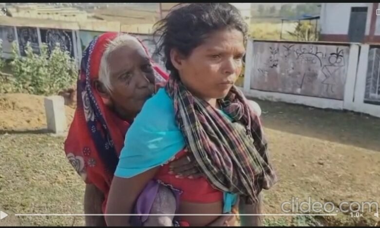 Digital India: Amidst Claims of 'Doorstep Service'—A Daughter-in-Law's Struggle! Carries Mother-in-Law on Her Back for 9 KM to Reach Bank... Watch VIDEO Here.