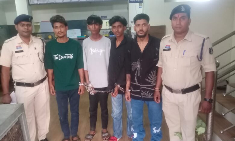 Knife Attack: Midnight Terror in Raipur—'Bomb' Scare! Explosions Outside Home... Knife Brandished, Death Threats Issued... 6 Accused Arrested.