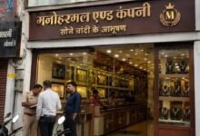 Gold Theft: Employee flees with 1.5 kg of gold from a Raipur jeweler! He had been managing the shop for 16 years... CCTV revelations spark a sensation.